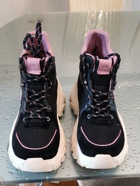 Chunky Lace-Up Women’s Sneakers - Black & Pink
